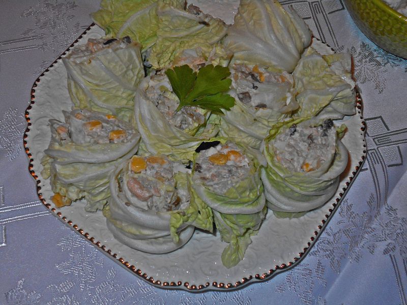 Roladki z pekinki z tuńczykiem i jajkami