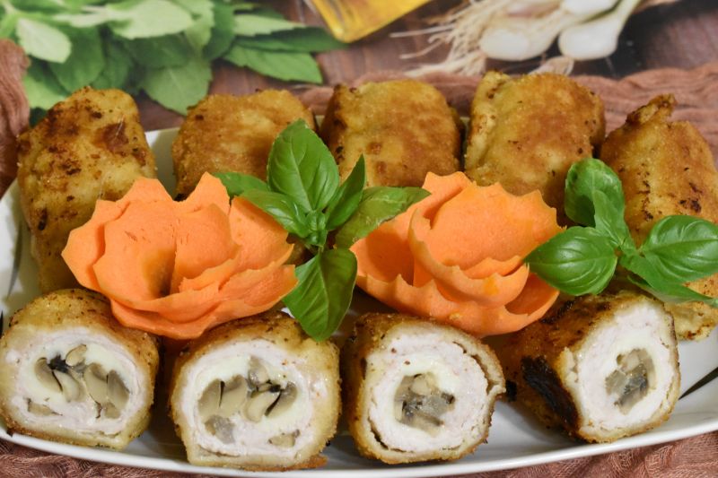 Roladki z pieczarkami i mozzarellą Roladki z pieczarkami i mozzarellą