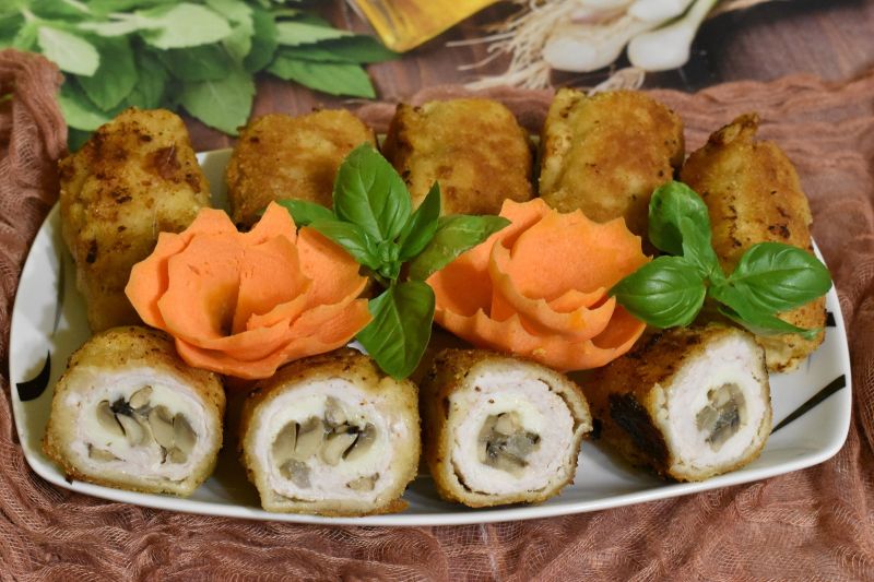 Roladki z pieczarkami i mozzarellą Roladki z pieczarkami i mozzarellą