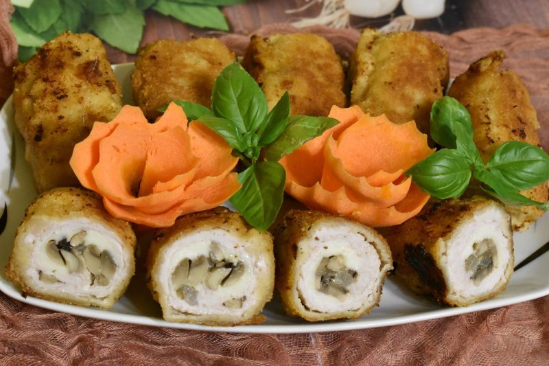 Roladki z pieczarkami i mozzarellą Roladki z pieczarkami i mozzarellą