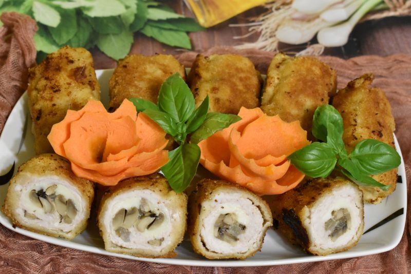 Roladki z pieczarkami i mozzarellą Roladki z pieczarkami i mozzarellą