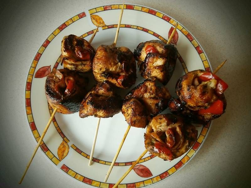 Roladki z piersi kurczaka z papryką i z szynką Roladki z piersi kurczaka z papryką i z szynką