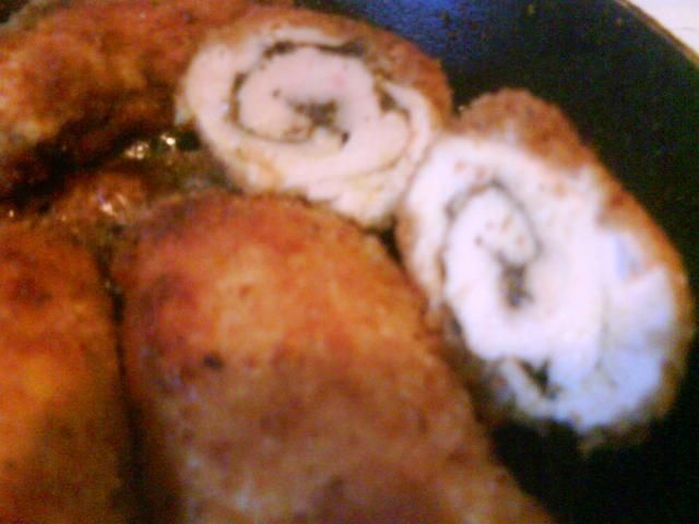 Roladki z piersi kurczaka z pesto Roladki z piersi kurczaka z pesto