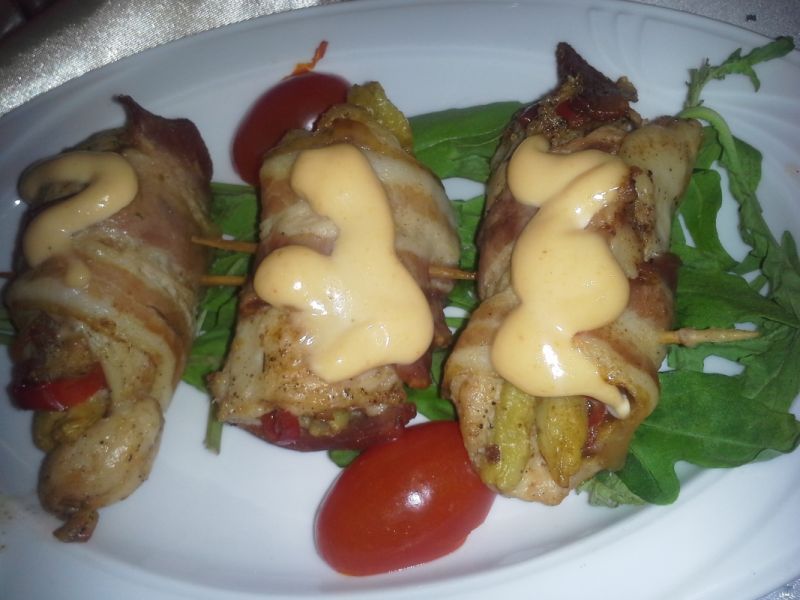 Roladki z polędwicy otulone boczkiem