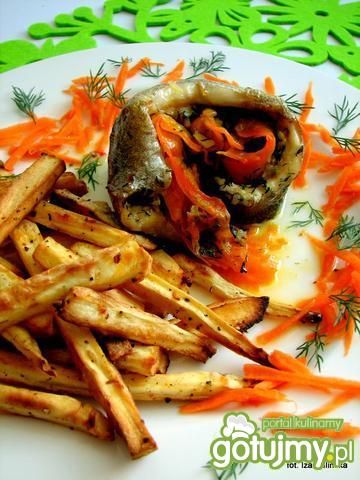 Roladki z pstrąga z marchewką i masłem  Roladki z pstrąga z marchewką i masłem