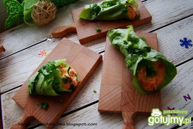 Roladki z sałaty z nadzieniem serowym  Roladki z sałaty z nadzieniem serowym