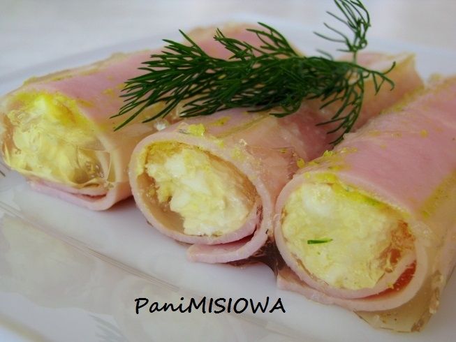 Roladki z szynki nadziewane pastą jajeczną Roladki z szynki nadziewane pastą jajeczną