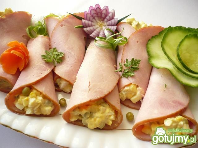 Roladki z szynki z sałatką