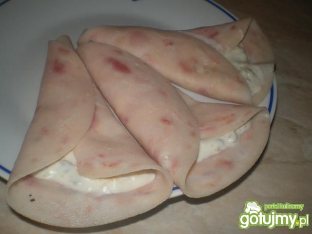 Roladki z szynki z sosem tatarskim Roladki z szynki z sosem tatarskim