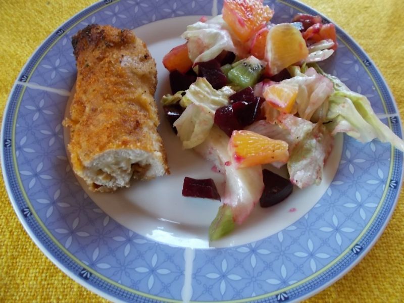 Roladki z topionym serkiem  i smażoną cebulką 