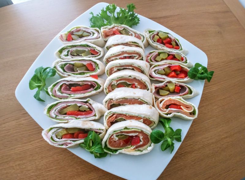 Roladki z tortilli na dwa sposoby Roladki z tortilli na dwa sposoby