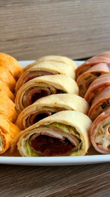 Roladki z tortilli z pomidorami suszonymi Roladki z tortilli z pomidorami suszonymi