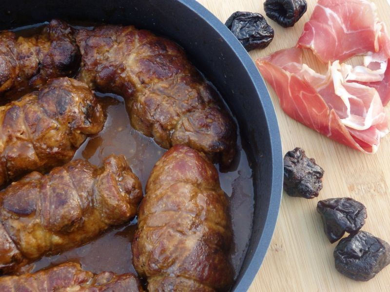 Roladki z wędzoną szynką i suszonymi śliwkami