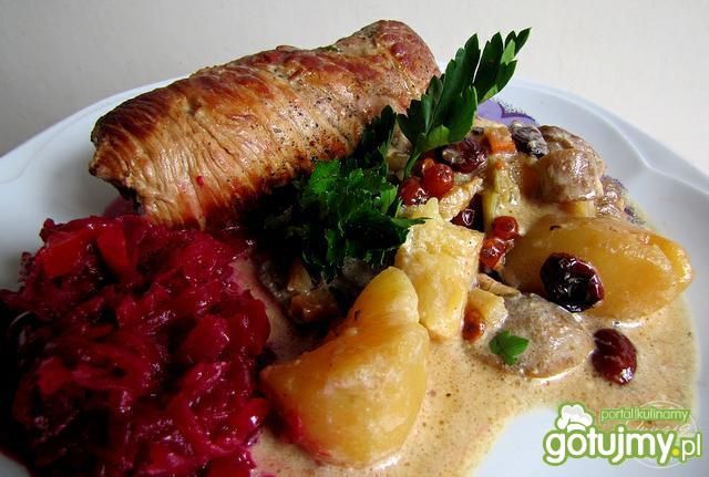 Roladki z żurawiną duszone z warzywami Roladki z żurawiną duszone z warzywami