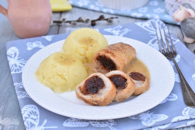 Roladki ze schabu z suszoną morelą Roladki ze schabu z suszoną morelą