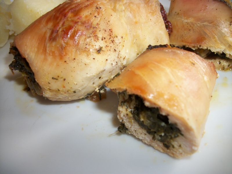 Roladki ze szpinakiem, suszonymi pomidorami i fetą Roladki ze szpinakiem, suszonymi pomidorami i fetą