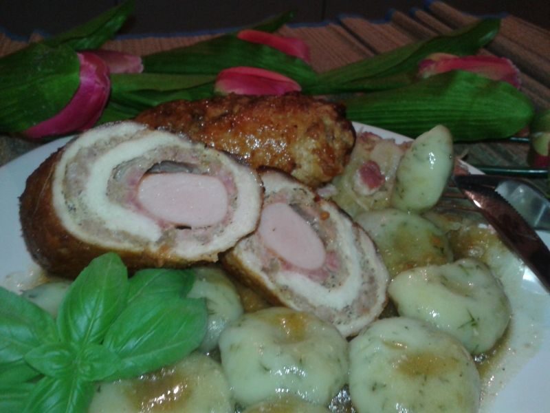 Rolady schabowe z parówkami Rolady schabowe z parówkami