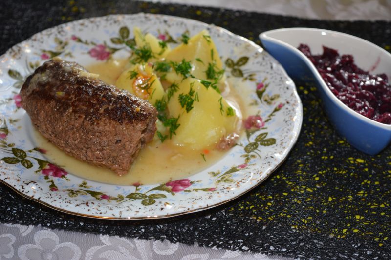 Rolady wołowe z serem i papryką