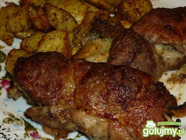 Rolady z karkówki z pieczarkami i cebulą