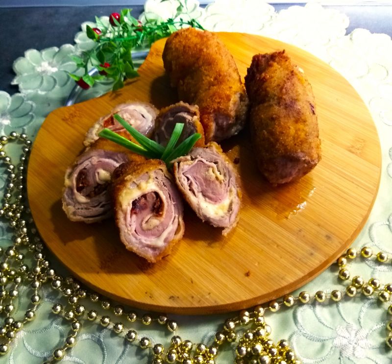 Rolady z szynką, serem i suszonymi pomidorami