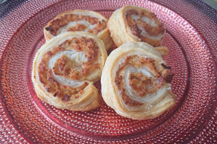 Rollsy z ciasta francuskiego