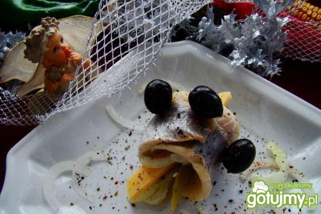 Rolmopsik z serem i oliwkami  Rolmopsik z serem i oliwkami
