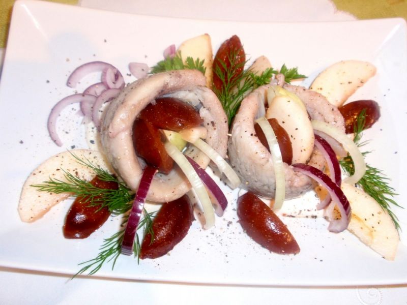 Rolmopsy śledziowe ze  śliwką