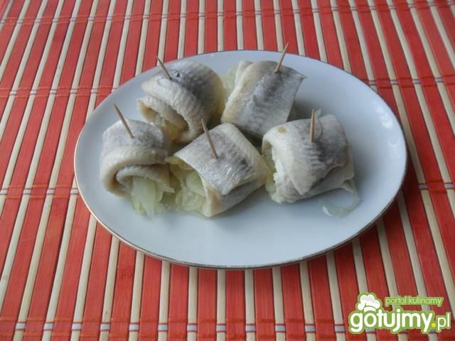 Rolmopsy z musztardą i pieczarkami