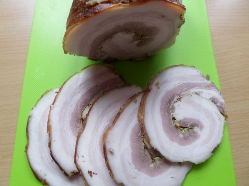 Rolowany boczek pieczony