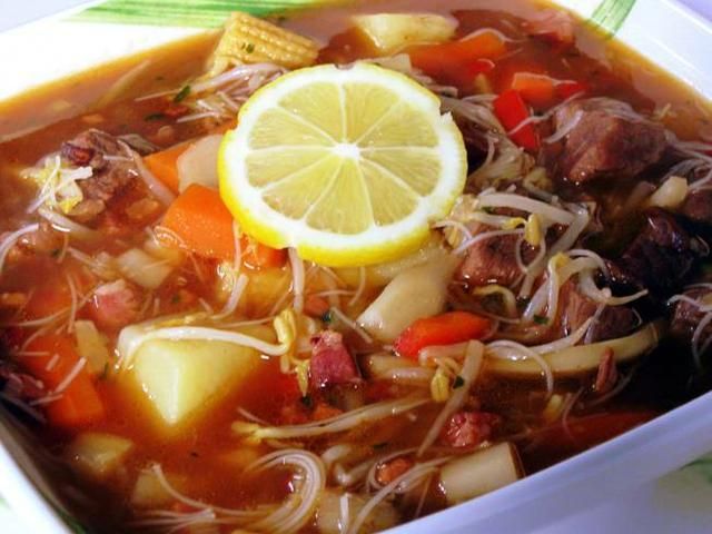 Romans Węża z makaronem nitki