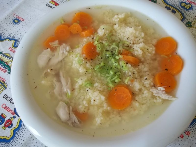 Rosół drobiowy z kuskusem