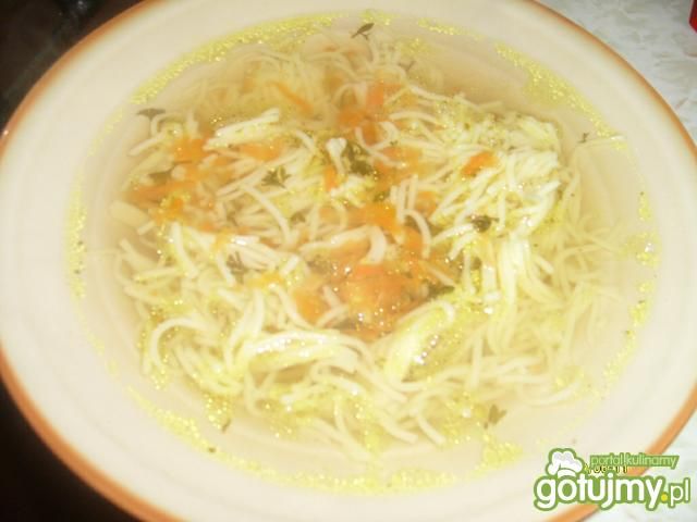 Rosół drobiowy z makaronem Rosół drobiowy z makaronem