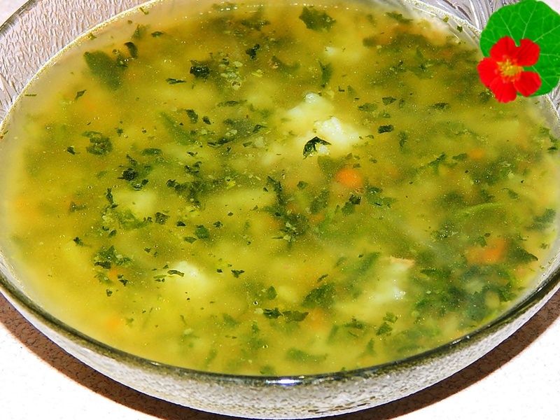 Rosół drobiowy ze szpinakiem i ryżem Rosół drobiowy ze szpinakiem i ryżem