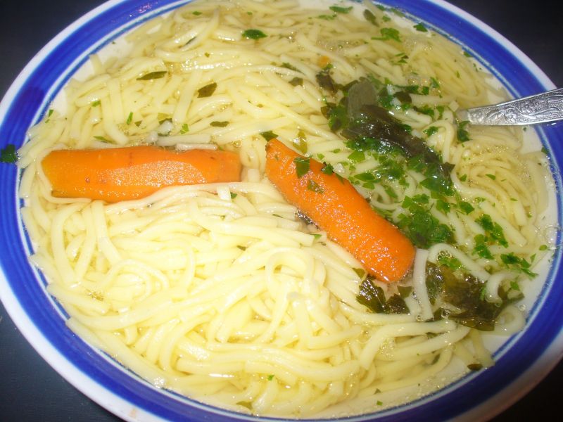 Rosół wieprzowo wołowy z makaronem