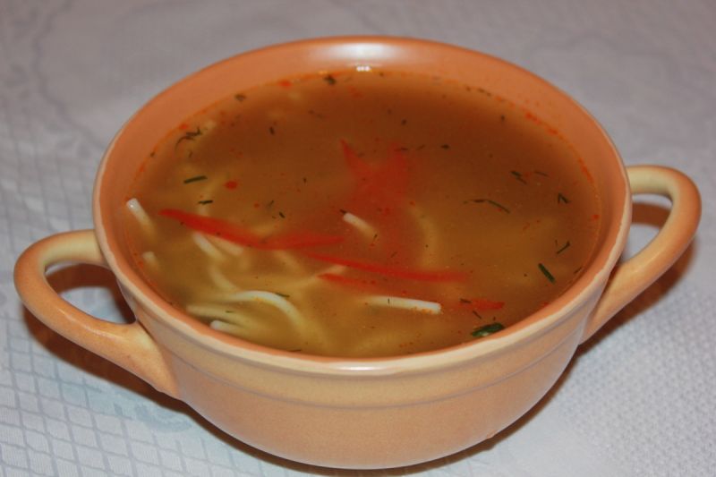 Rosół wołowy z makaronem  Rosół wołowy z makaronem