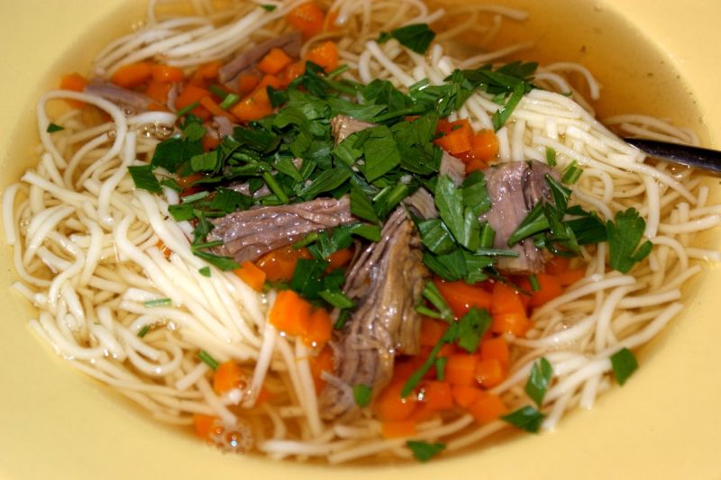 Rosół wołowy z mięsem Rosół wołowy z mięsem