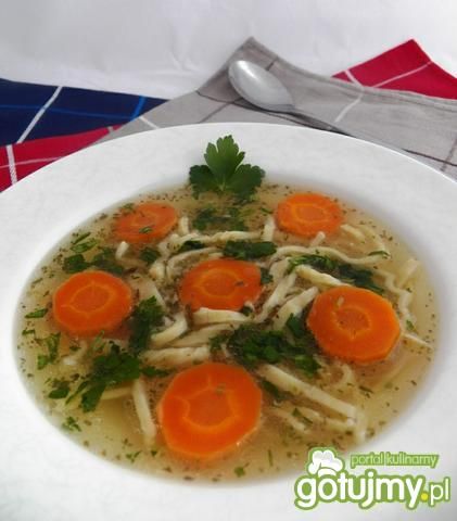 Rosół z domowym makaronem