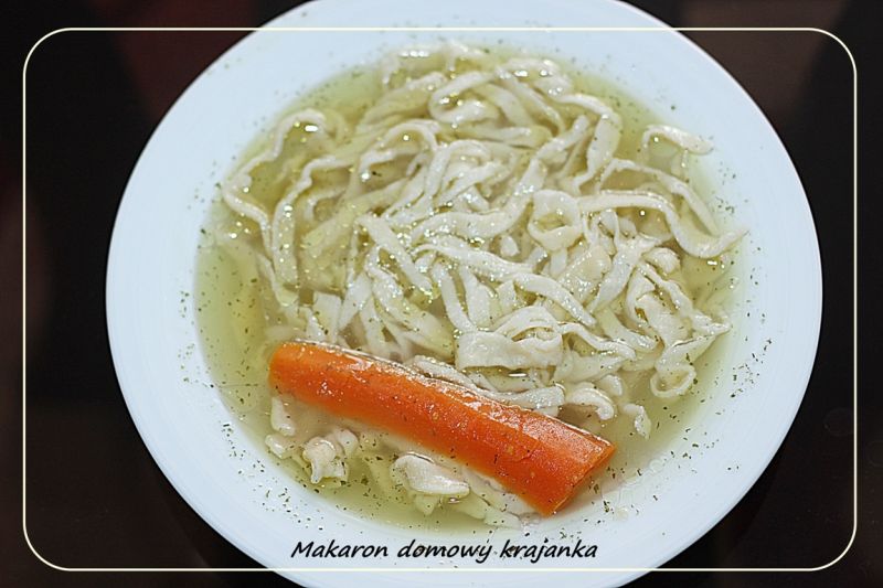 Rosół z domowym makaronem krajanka