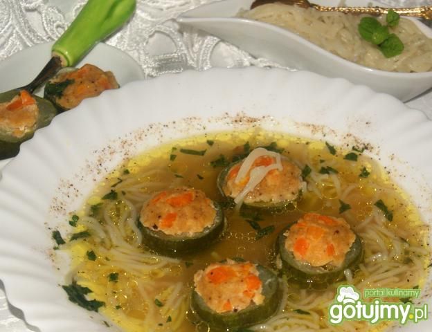 Rosół z faszerowanymi ogórkami