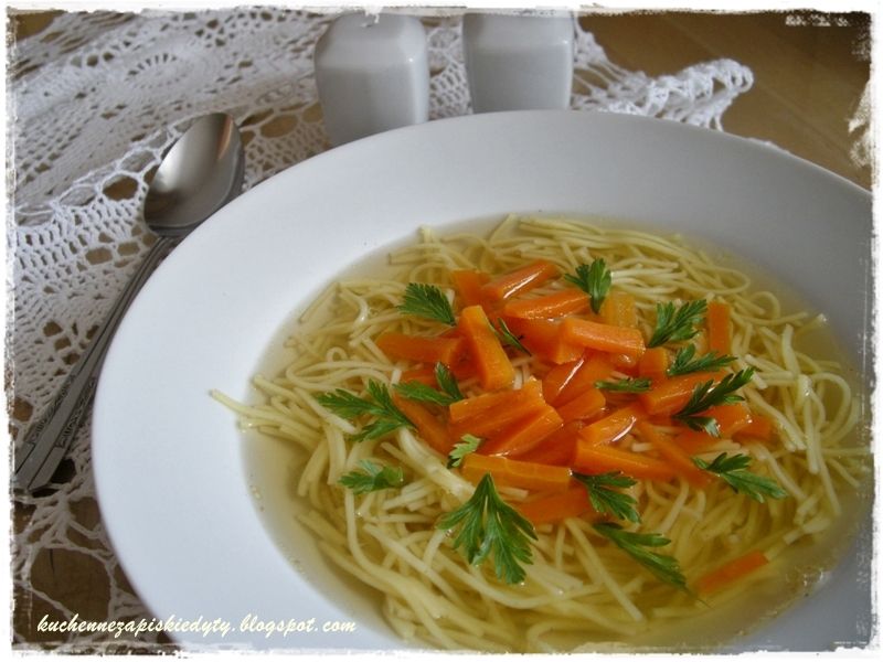 Rosół z gęsi z lubczykiem