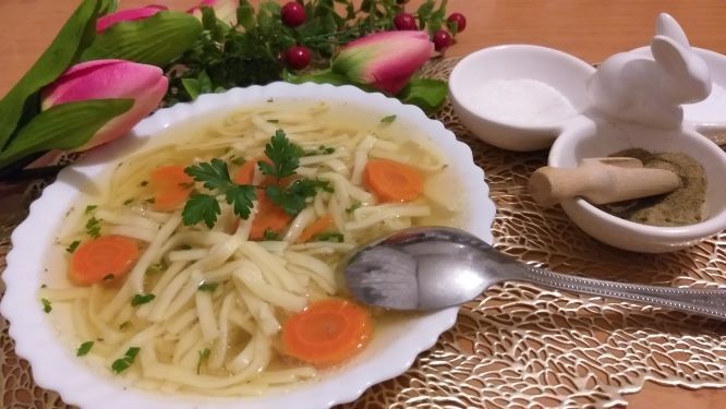 Rosół z kaczki z makaronem