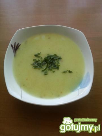 Rosół z kaszką manną