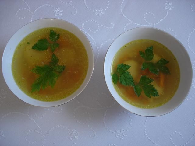 Rosół z kluskami z kaszy manna