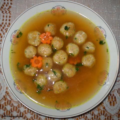 Rosół z kulkami z gotowanego kurczaka i 