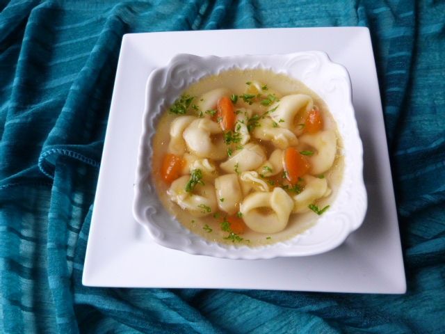 Rosół z kury z tortellini Rosół z kury z tortellini