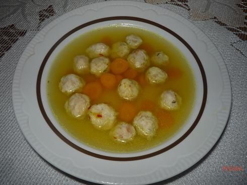 Rosół z mini kulkami z macy Rosół z mini kulkami z macy