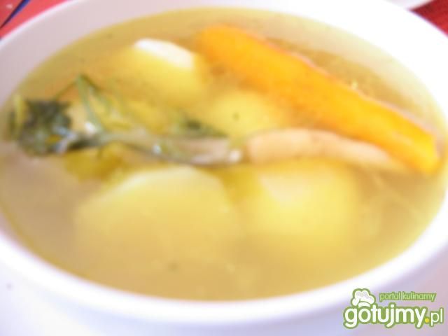rosół z młodymi warzywami i kartoflami  rosół z młodymi warzywami i kartoflami