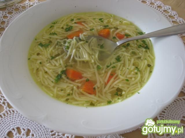 Rosół z wiejskiej kury z makaronem