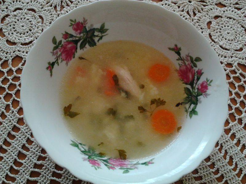 Rosołek z lanymi kluseczkami