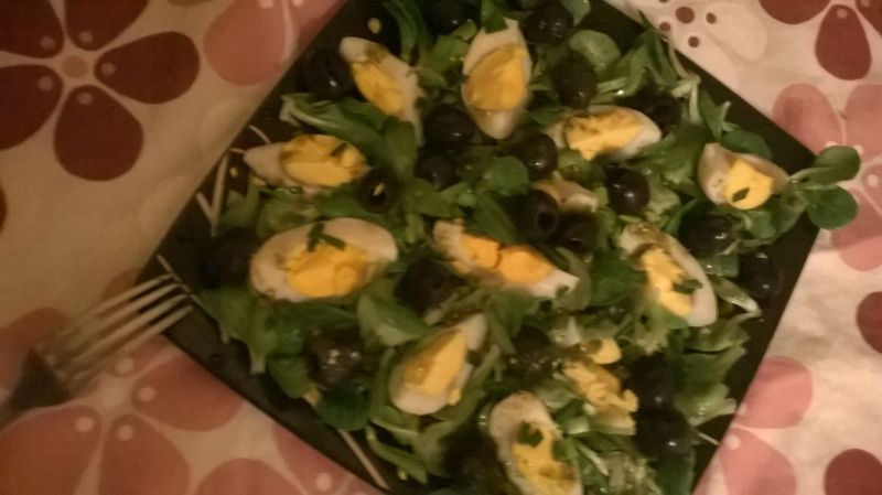 Roszponka z oliwkami i jajkiem